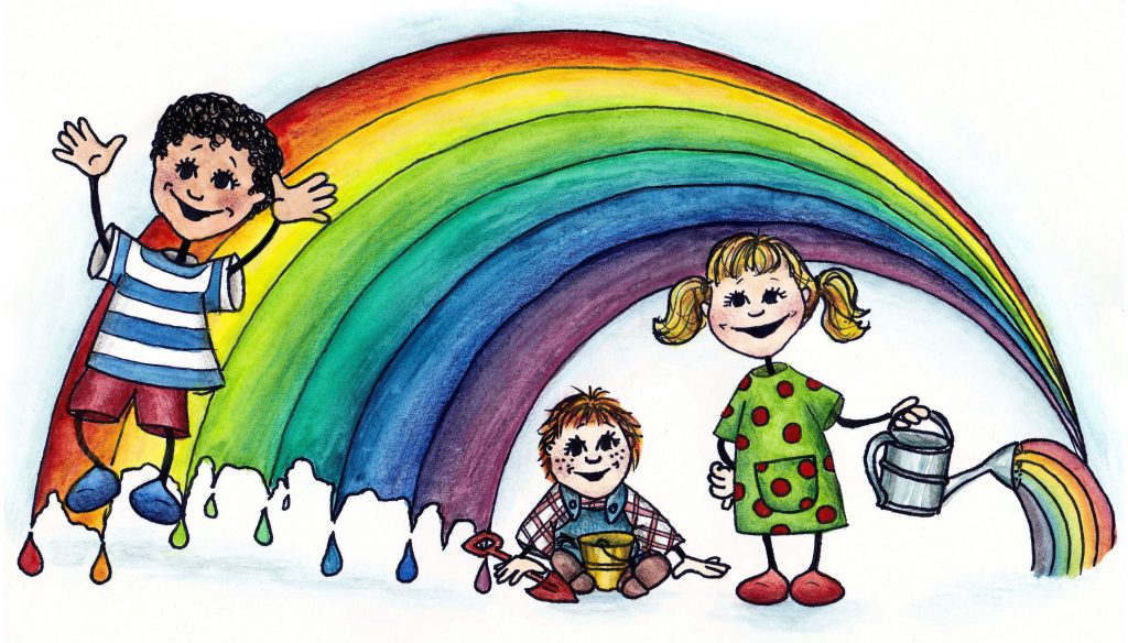 Das gezeichnete Logo der Kath. Kita "Unterm Regenbogen zeigt drei Kinder, die vor einem Regenbogen stehen. Ein Junge mit blau-weiß gestreiftem Shirt springt mit erhobenen Armen, fröhlich in die Luft. Rechts daneben sitzt ein Kleinkind unter dem Regenbogen. Wiederum daneben befindet sich ein Mädchen mit Zöpfen und einem Kleid. In seiner Hand hält es eine Gießkanne, aus dessen Tülle der Regenbogen entspringt.